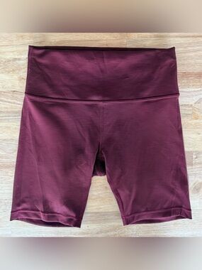 Lululemon Wunder Train High Rise Short 8"